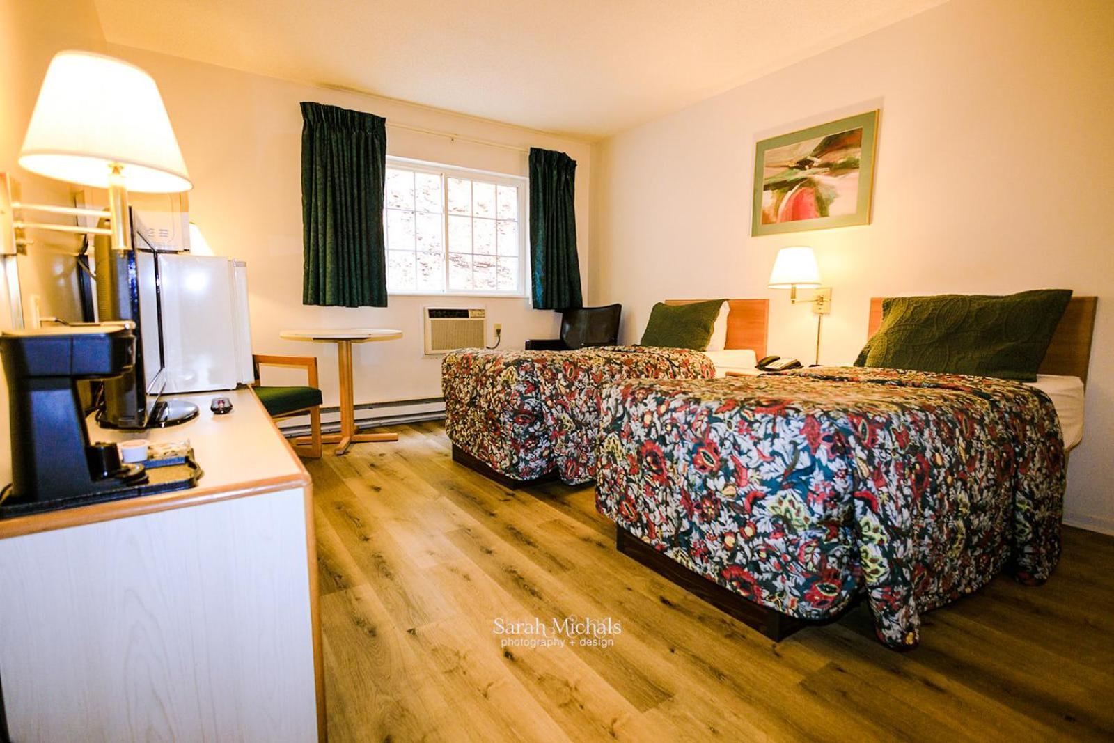 Mountain Host Motor Inn Айрон-Маунтин Номер фото